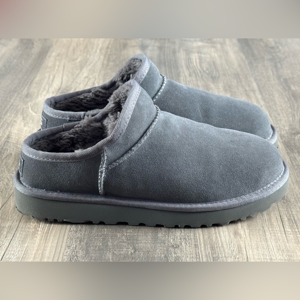 Ugg Classic Slippers Gray Size 8 Like New!